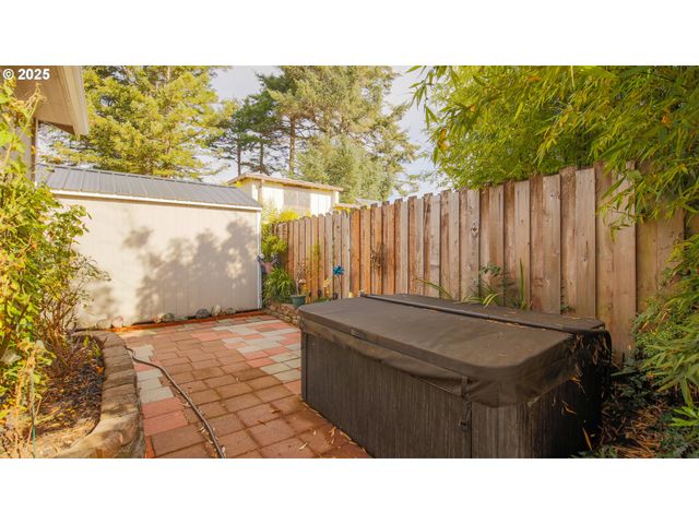 693 FILLMORE St, Coos Bay, OR 97420