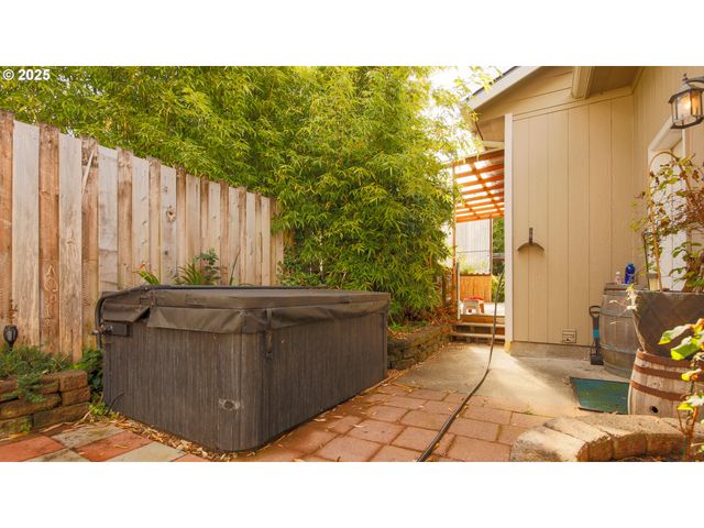 693 FILLMORE St, Coos Bay, OR 97420