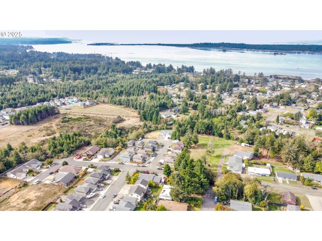 693 FILLMORE St, Coos Bay, OR 97420