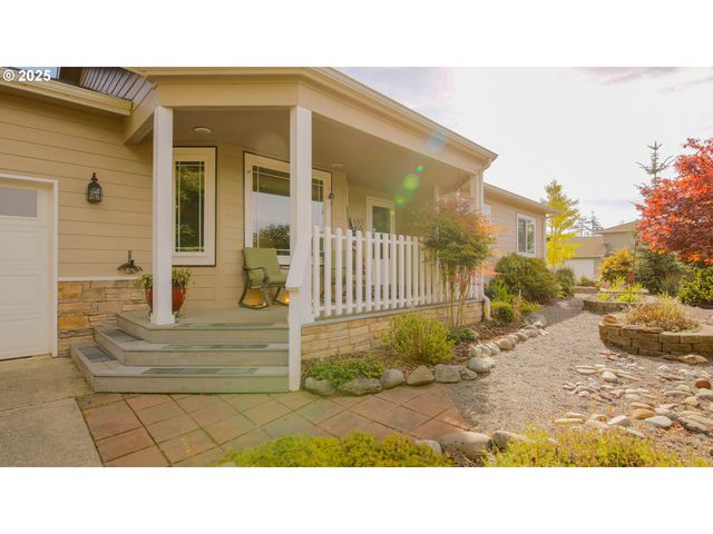 693 FILLMORE St, Coos Bay, OR 97420