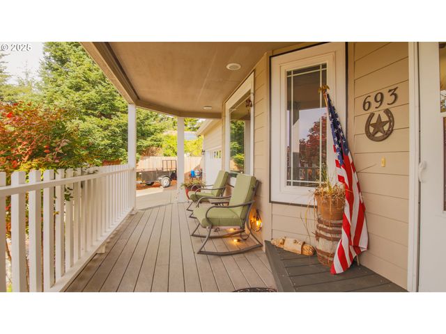 693 FILLMORE St, Coos Bay, OR 97420