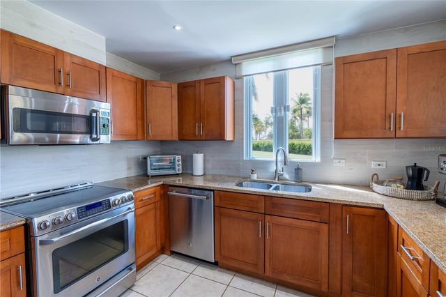 100 OCEAN DRIVE 114, Humacao, PR 00791