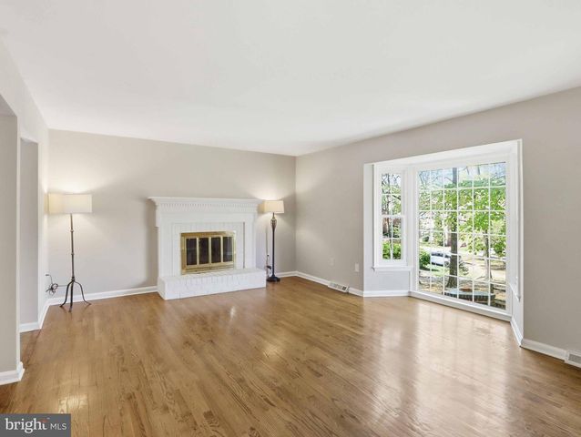 1654 ALBERMARLE DR, Crofton, MD 21114