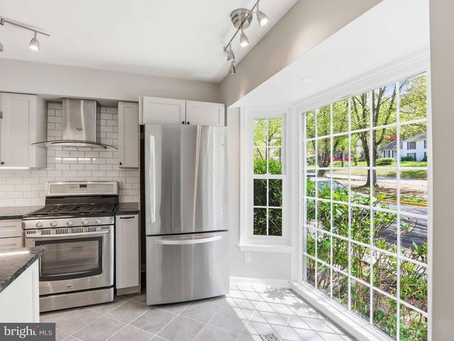 1654 ALBERMARLE DR, Crofton, MD 21114