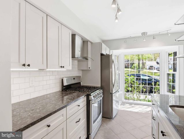 1654 ALBERMARLE DR, Crofton, MD 21114
