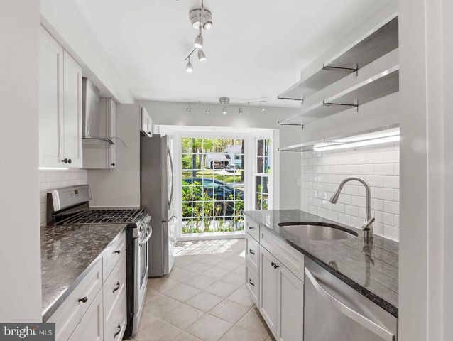 1654 ALBERMARLE DR, Crofton, MD 21114