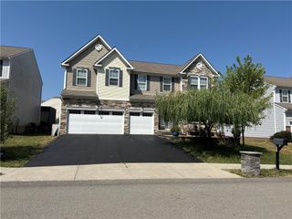 141 Centennial DR, Collier Twp, PA 15106