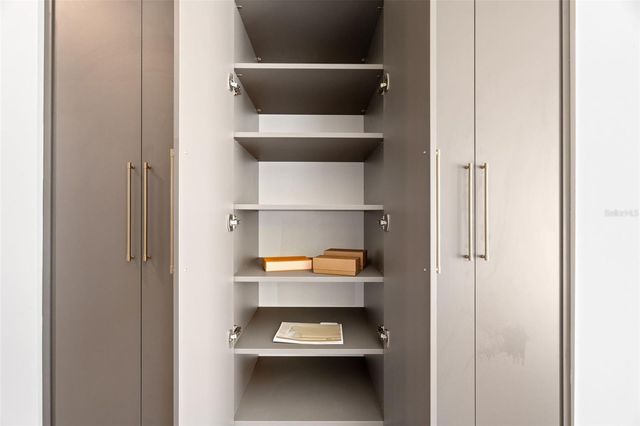 422 24TH STREET N, St Petersburg, FL 33713