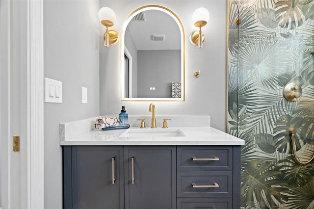 422 24TH STREET N, St Petersburg, FL 33713