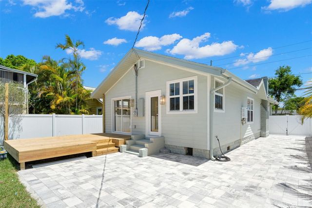 422 24TH STREET N, St Petersburg, FL 33713