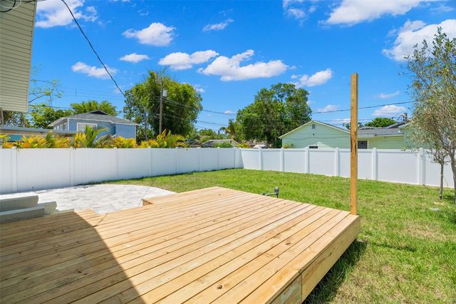 422 24TH STREET N, St Petersburg, FL 33713