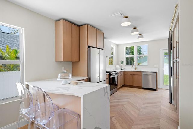 422 24TH STREET N, St Petersburg, FL 33713