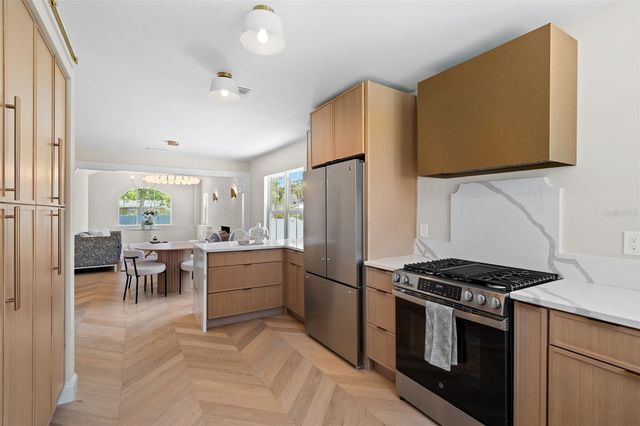 422 24TH STREET N, St Petersburg, FL 33713