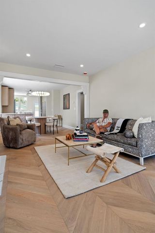 422 24TH STREET N, St Petersburg, FL 33713