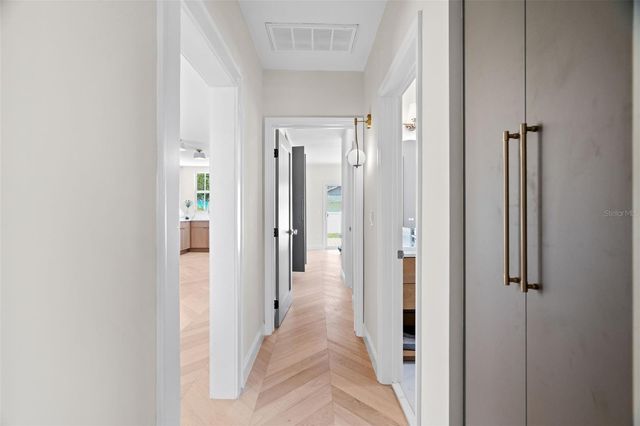 422 24TH STREET N, St Petersburg, FL 33713