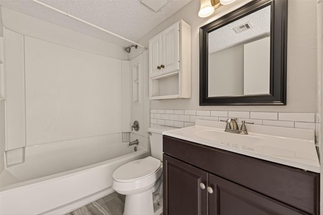 3152 Windchase Boulevard 456, Houston, TX 77082