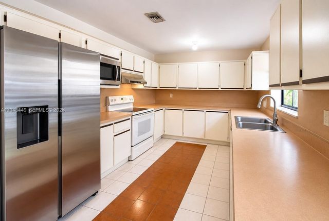 1000 NW 47th St, Miami, FL 33127
