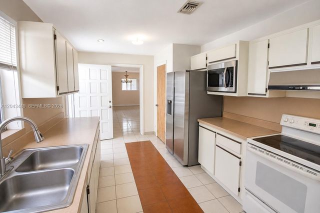 1000 NW 47th St, Miami, FL 33127