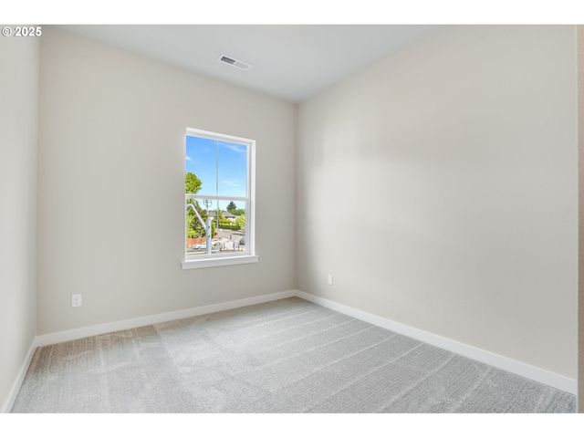 16955 Sw 132ND Ter, Tigard, OR 97224