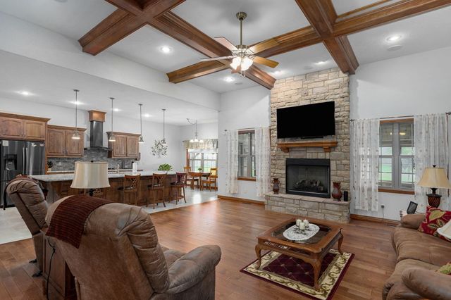 912 W Sole Drive, Nixa, MO 65714