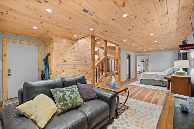 214 Dickerson Drive, Ellijay, GA 30536