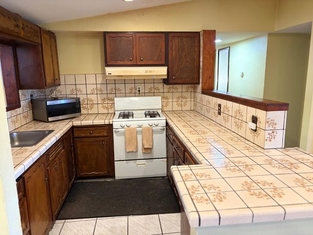 27864 Mandarin Ave, Hayward, CA 94544