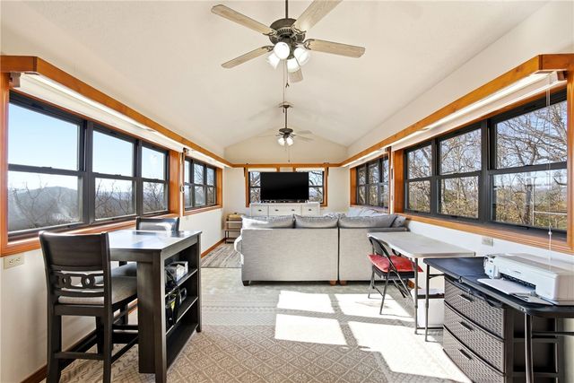 70 Pleasant Ridge Drive, Holiday Island, AR 72631