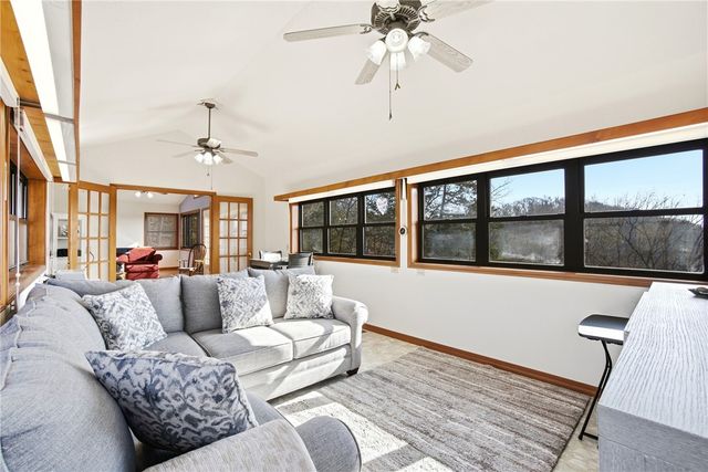 70 Pleasant Ridge Drive, Holiday Island, AR 72631