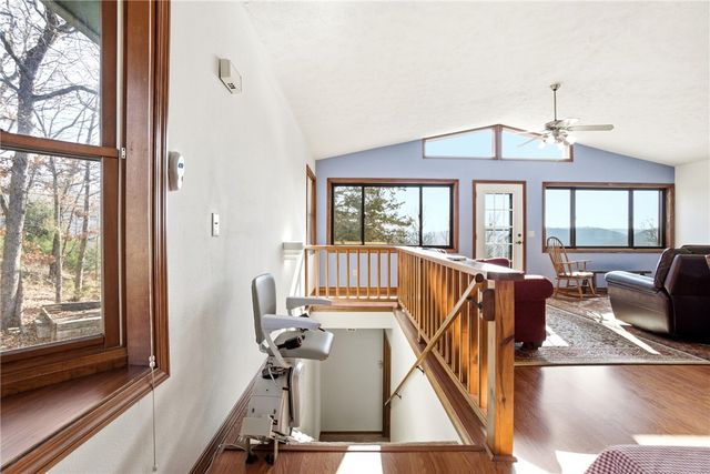 70 Pleasant Ridge Drive, Holiday Island, AR 72631