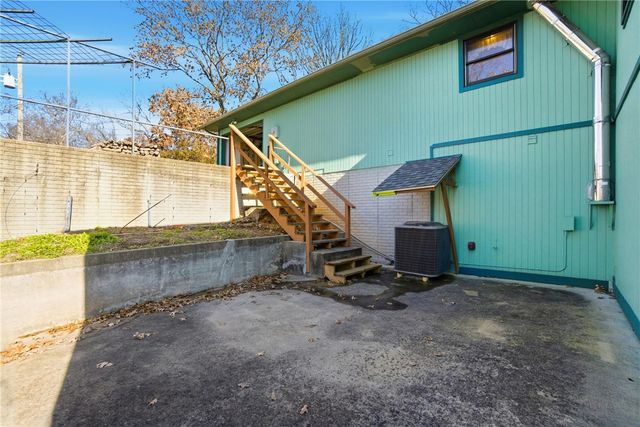 70 Pleasant Ridge Drive, Holiday Island, AR 72631