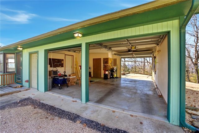 70 Pleasant Ridge Drive, Holiday Island, AR 72631