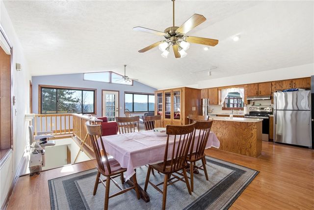 70 Pleasant Ridge Drive, Holiday Island, AR 72631