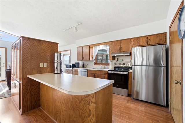 70 Pleasant Ridge Drive, Holiday Island, AR 72631