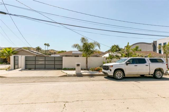 11024 Peoria Street, Sun Valley, CA 91352