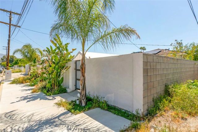 11024 Peoria Street, Sun Valley, CA 91352