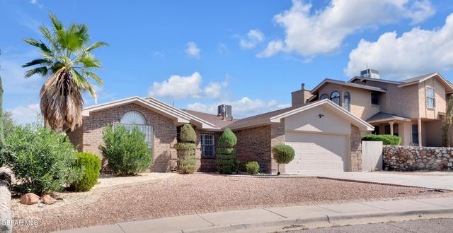 658 BLUFF CANYON Circle, El Paso, TX 79912
