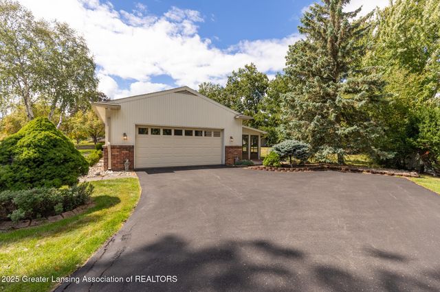 1719 Woodside Drive, East Lansing, MI 48823