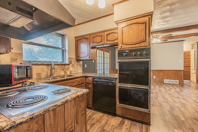 702 Fouts Drive, Irving, TX 75061