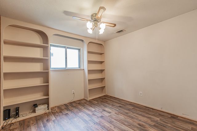 702 Fouts Drive, Irving, TX 75061