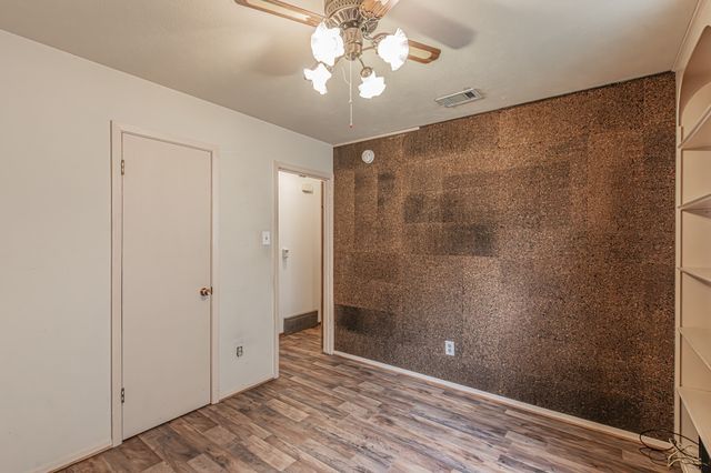 702 Fouts Drive, Irving, TX 75061