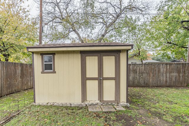 702 Fouts Drive, Irving, TX 75061