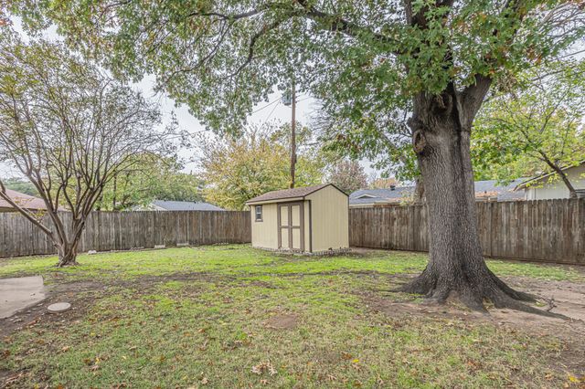 702 Fouts Drive, Irving, TX 75061