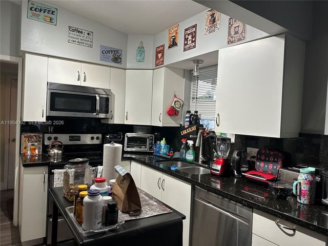 5700 SW 54th Ter, Davie, FL 33314