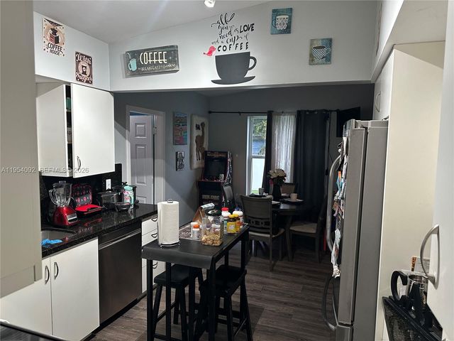 5700 SW 54th Ter, Davie, FL 33314