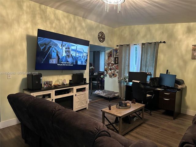 5700 SW 54th Ter, Davie, FL 33314