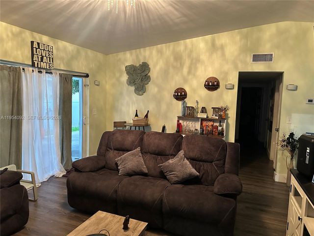 5700 SW 54th Ter, Davie, FL 33314