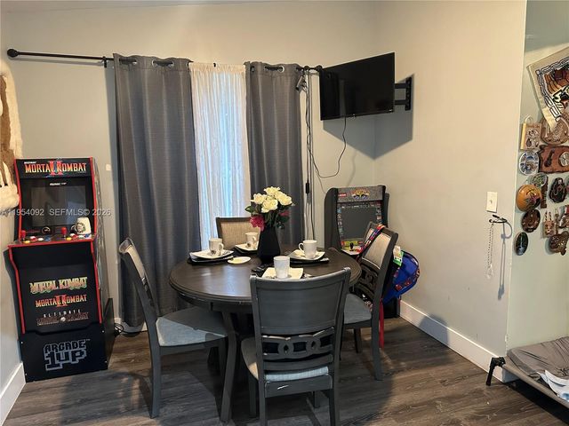 5700 SW 54th Ter, Davie, FL 33314