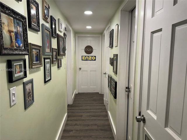 5700 SW 54th Ter, Davie, FL 33314