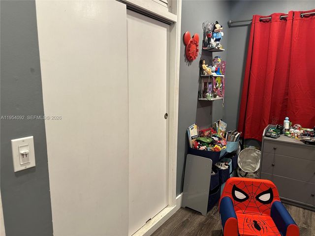 5700 SW 54th Ter, Davie, FL 33314