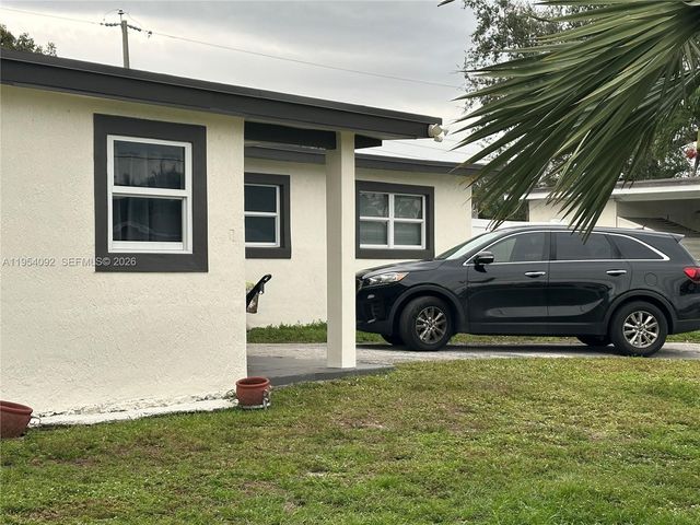 5700 SW 54th Ter, Davie, FL 33314